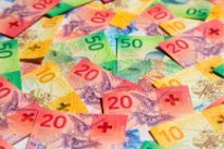 Ein Haufen mit Schweizer Franken Noten